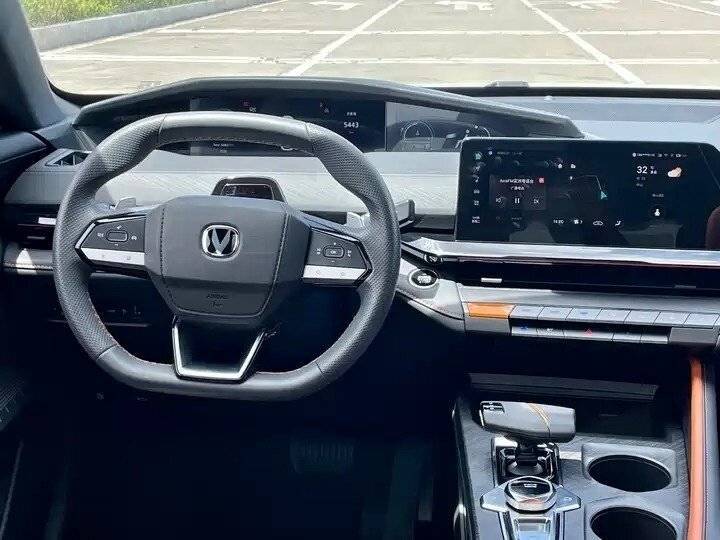 Changan UNI-V 2022 года с пробегом. Фото: #7