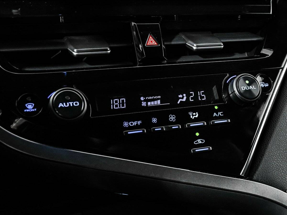 Toyota Camry 2023 года с пробегом. Фото: #18