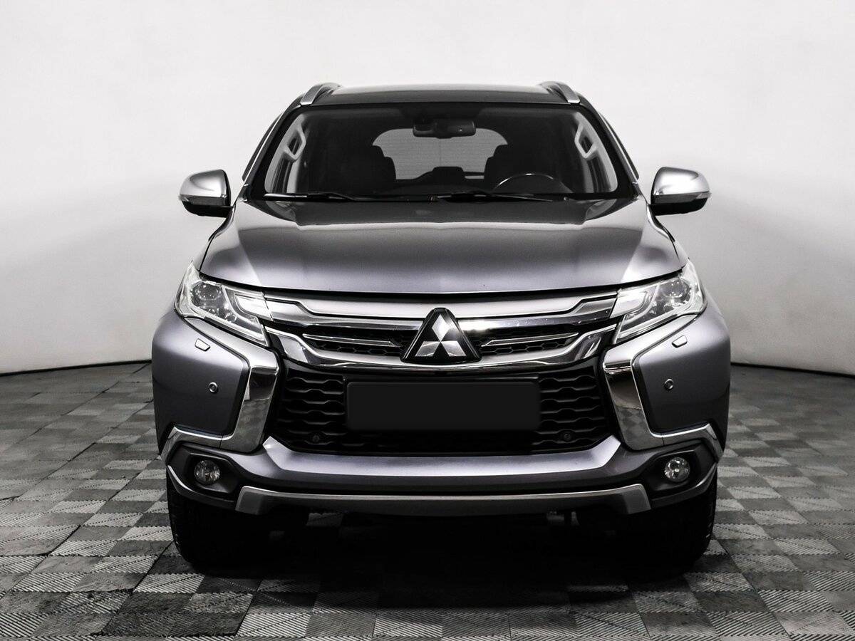 Mitsubishi Pajero Sport 2017 года с пробегом. Фото: #1