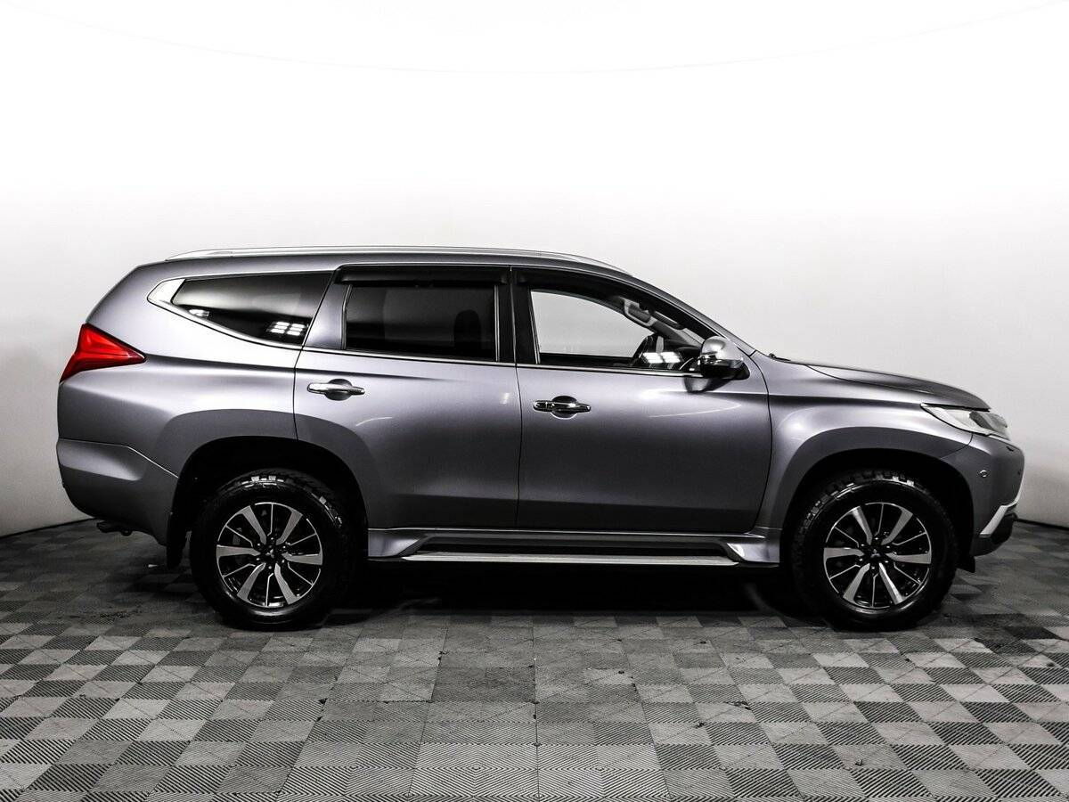 Mitsubishi Pajero Sport 2017 года с пробегом. Фото: #3