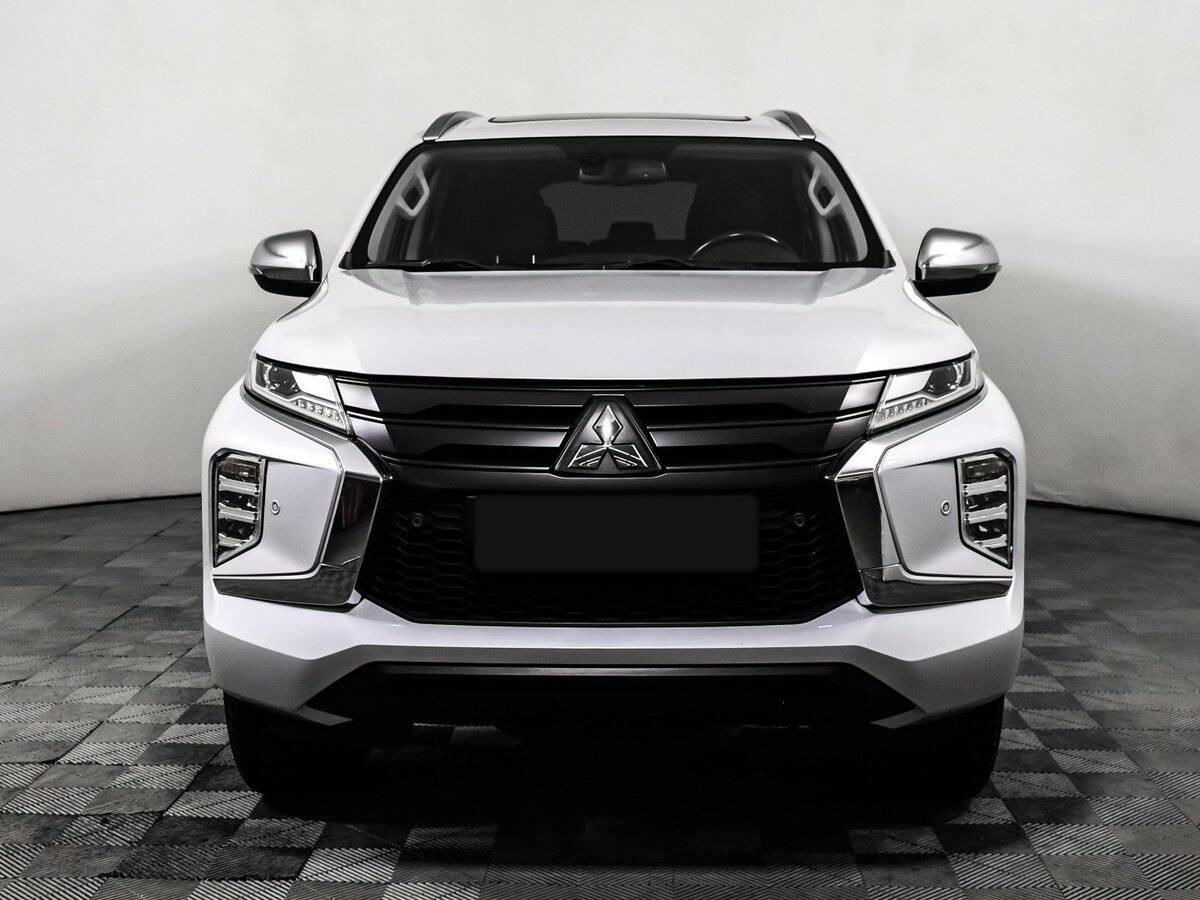 Mitsubishi Pajero Sport 2020 года с пробегом. Фото: #1