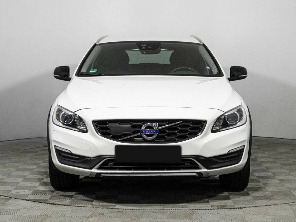 Volvo V60 Cross Country 2018 года с пробегом. Фото: #1