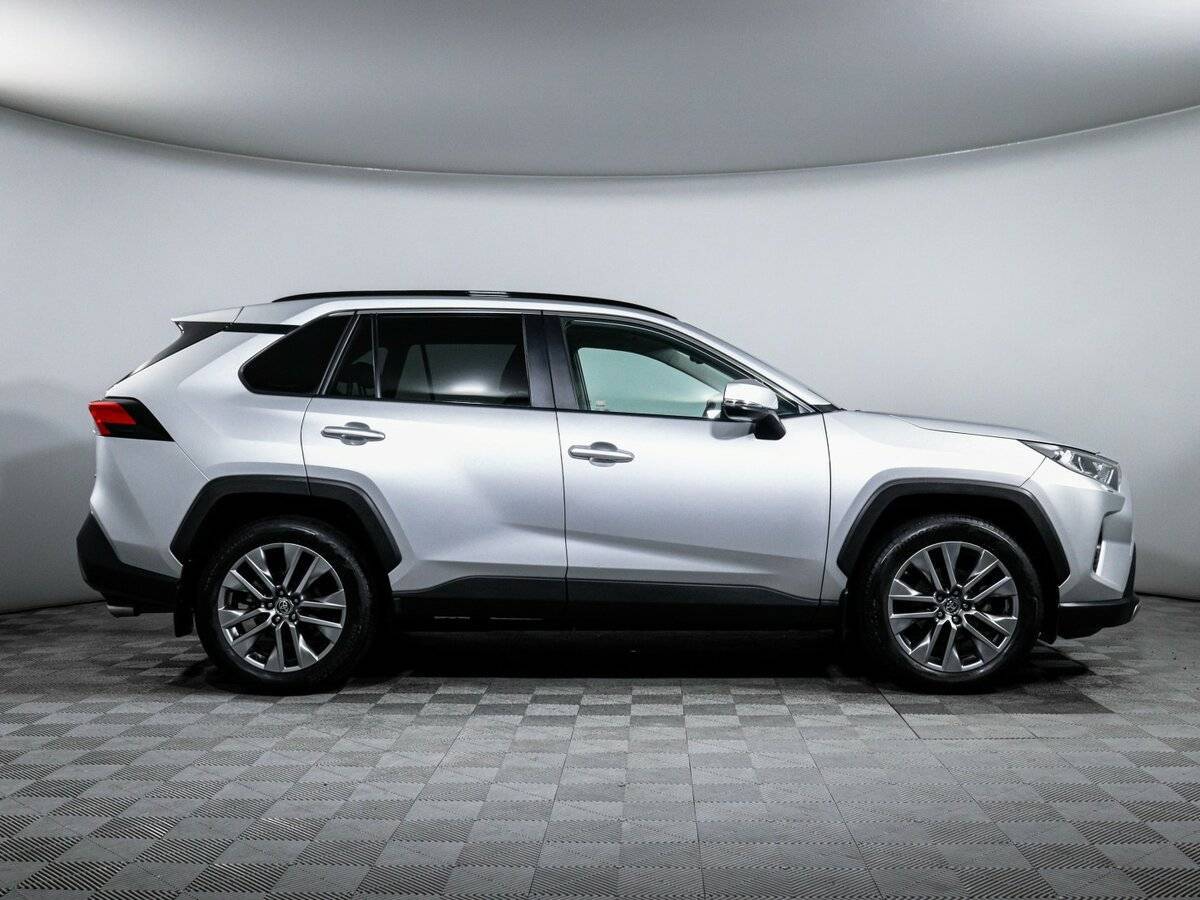 Toyota RAV4 2021 года с пробегом. Фото: #3