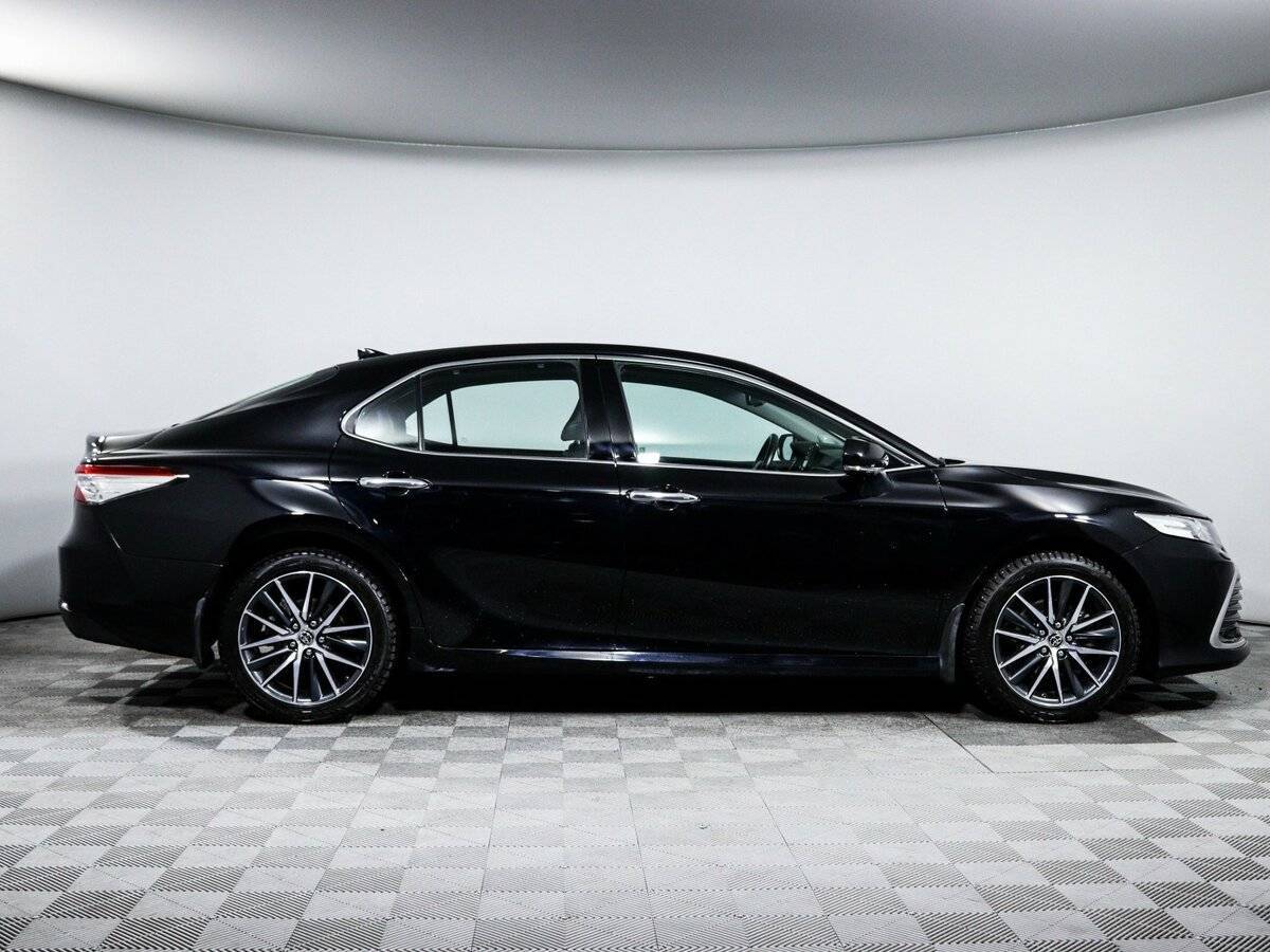 Toyota Camry 2021 года с пробегом. Фото: #2