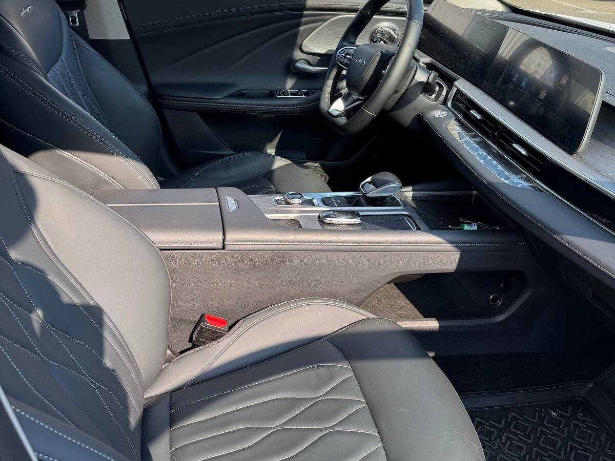 Chery Arrizo 8 2024 года с пробегом. Фото: #4