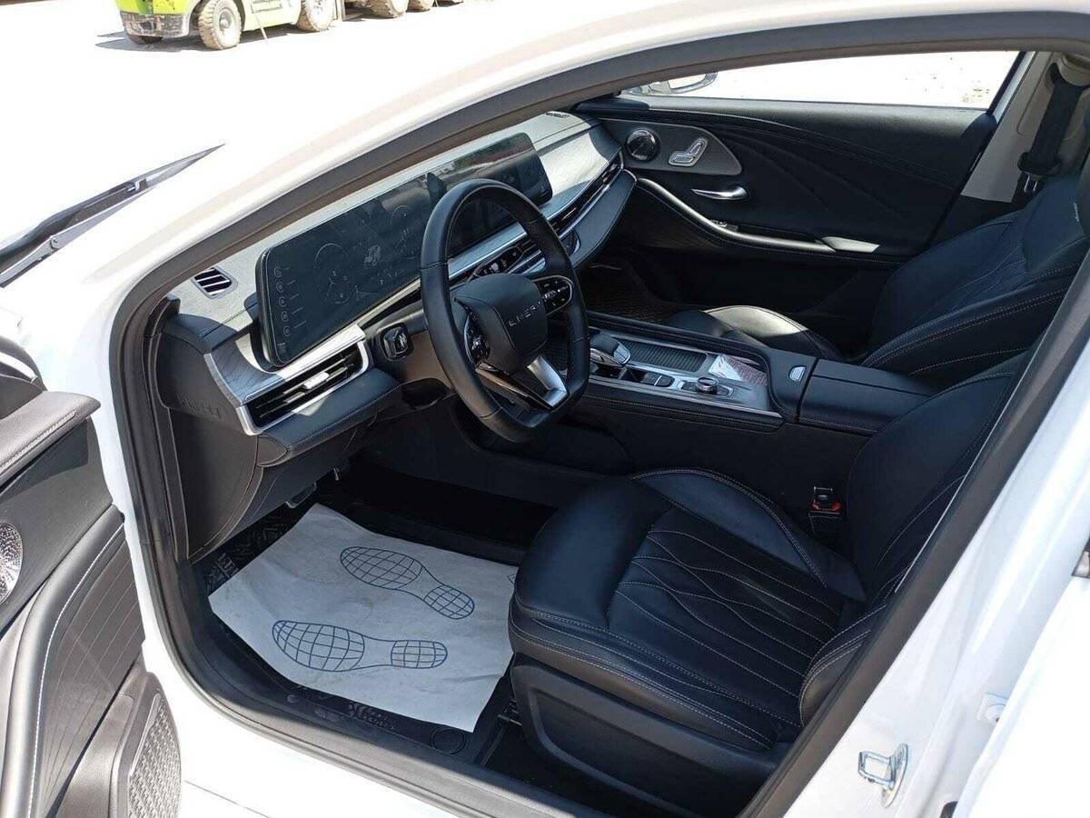 Chery Arrizo 8 2024 года с пробегом. Фото: #5