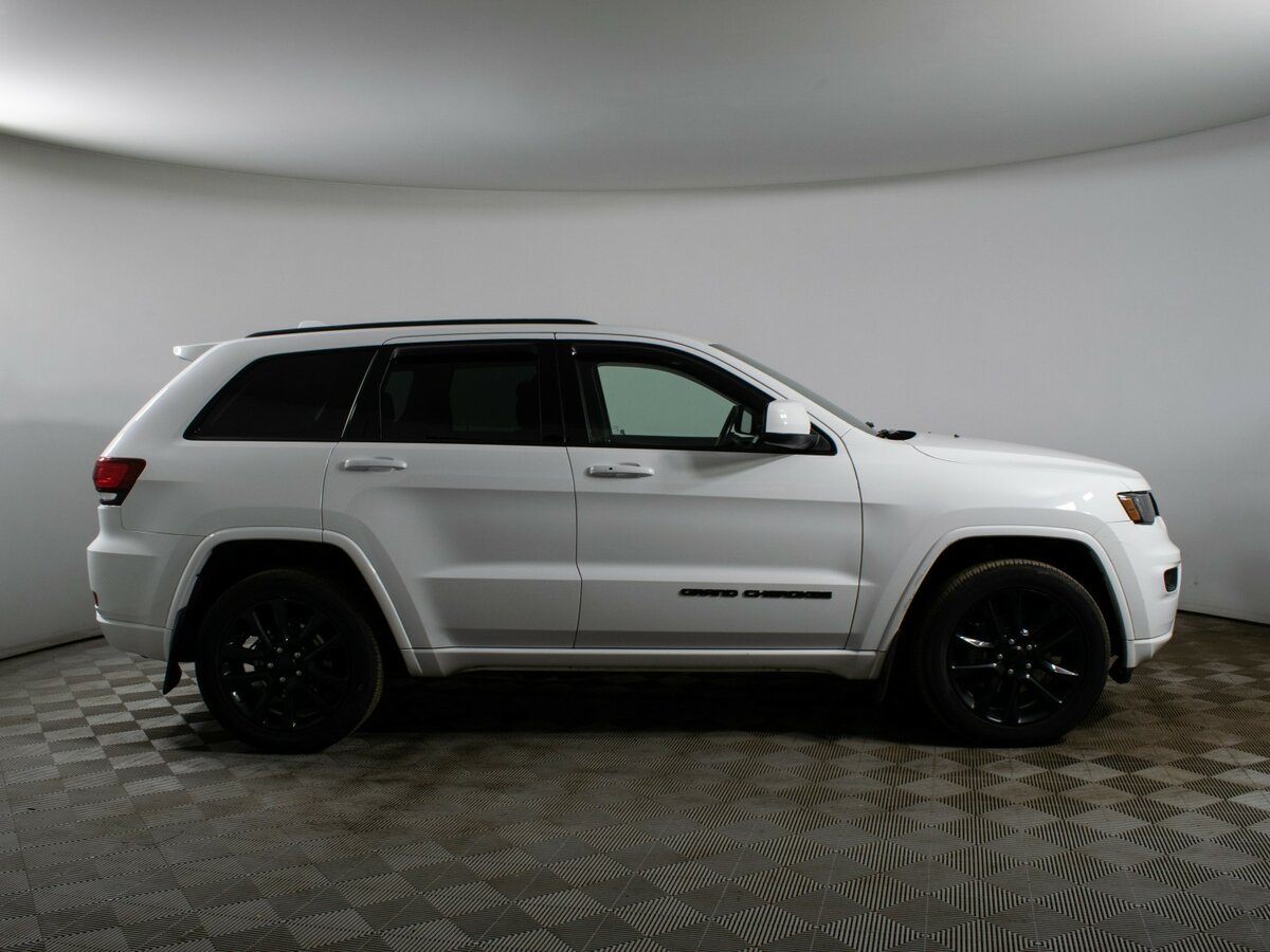 Jeep Grand Cherokee 2019 года с пробегом. Фото: #3