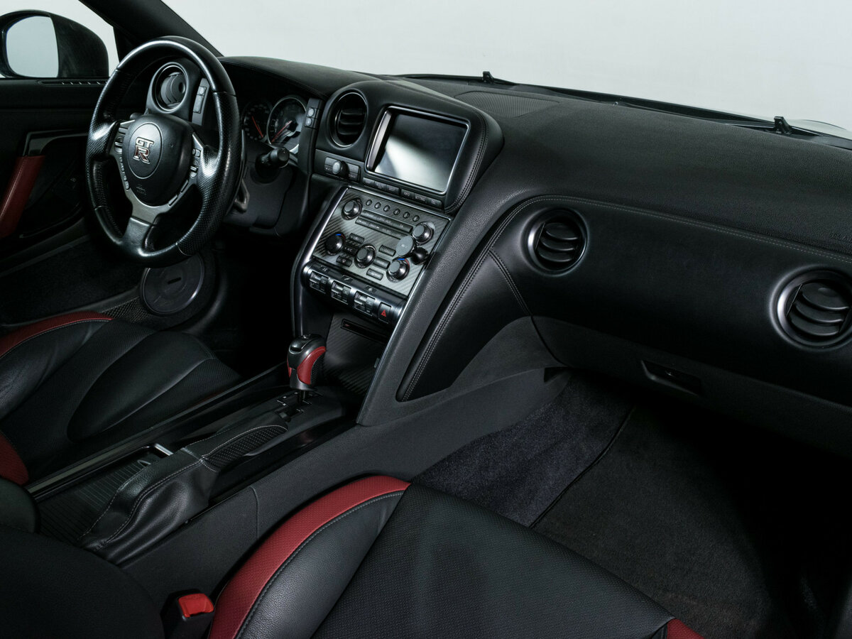 Nissan GT-R 2011 года с пробегом. Фото: #7