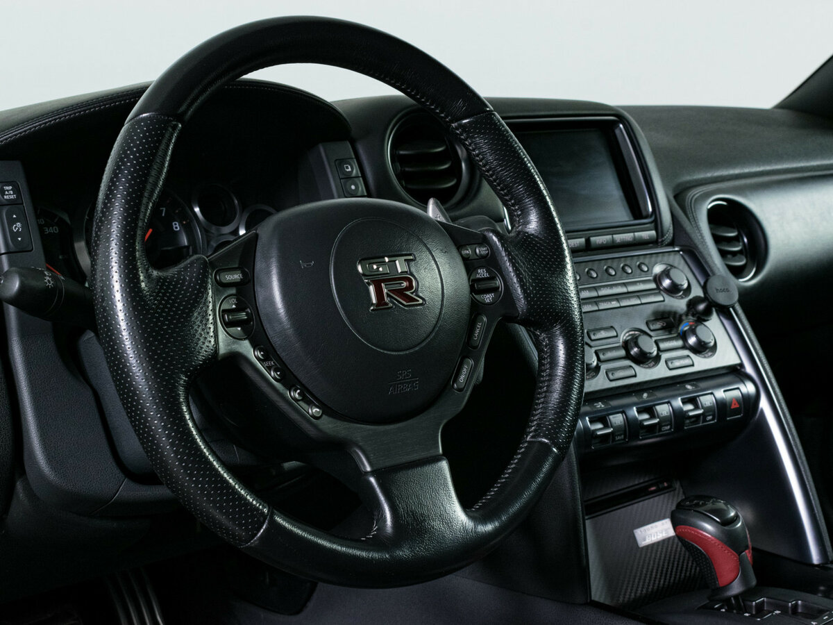 Nissan GT-R 2011 года с пробегом. Фото: #11