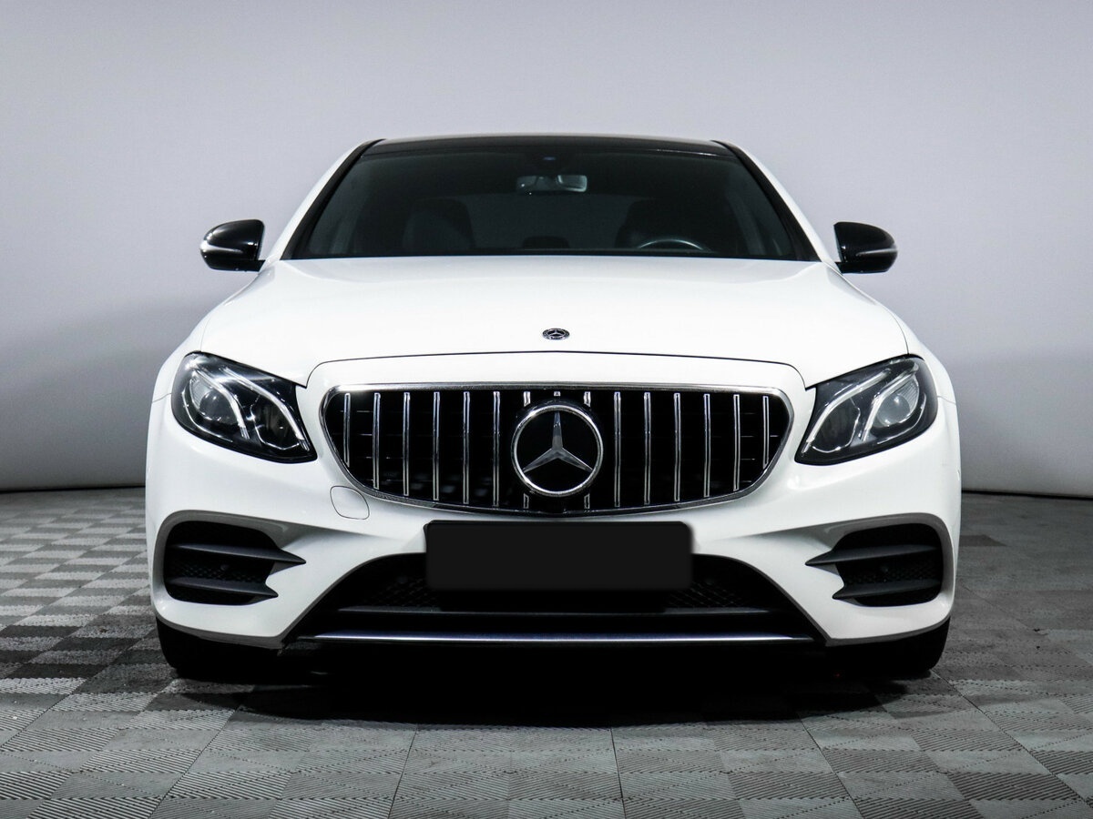 Mercedes-Benz E-Класс 2019 года с пробегом. Фото: #1