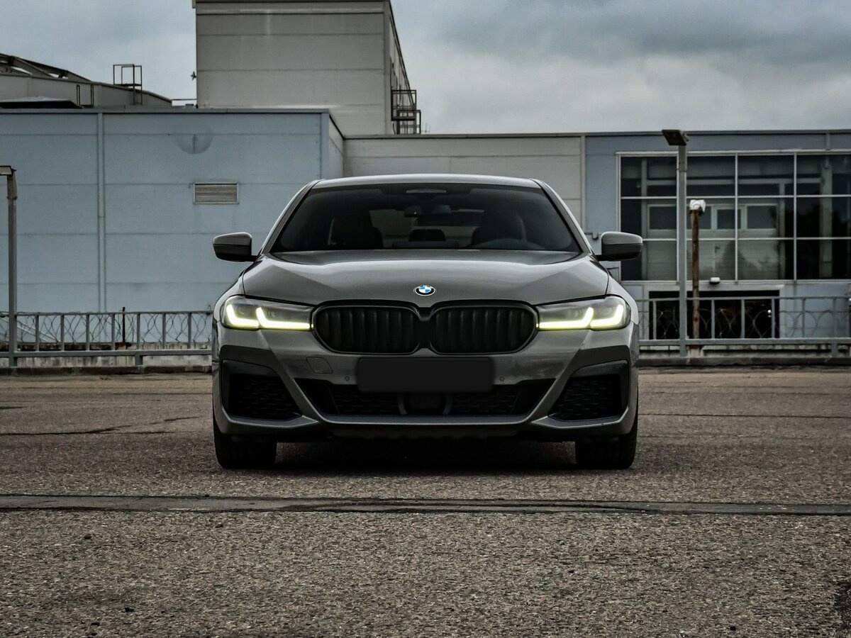 BMW 5 серии 2021 года с пробегом. Фото: #1