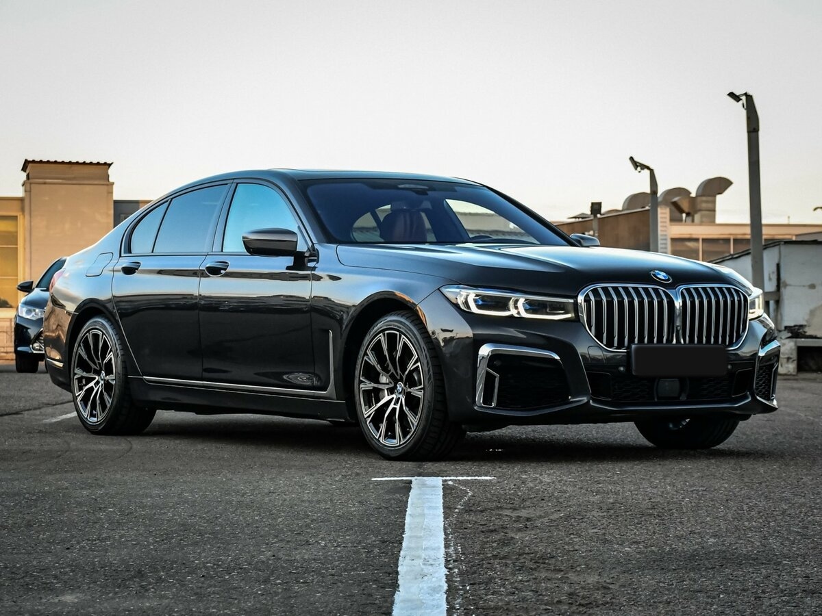 BMW 7 серии 2019 года с пробегом. Фото: #2