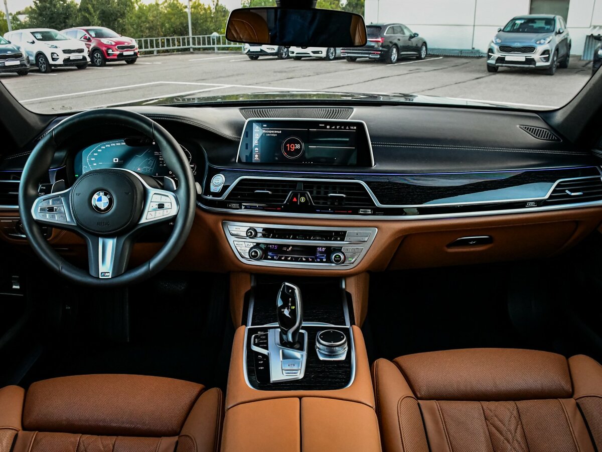 BMW 7 серии 2019 года с пробегом. Фото: #10