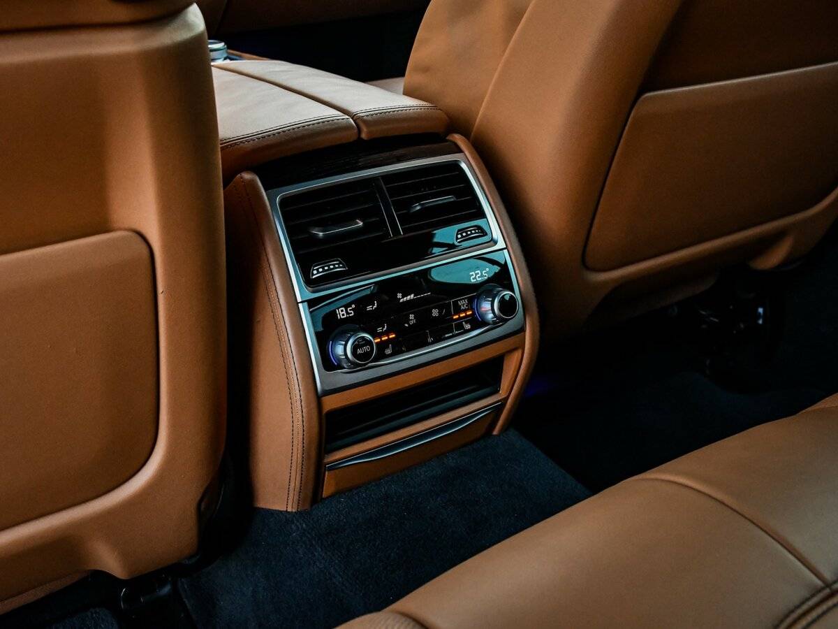 BMW 7 серии 2019 года с пробегом. Фото: #13