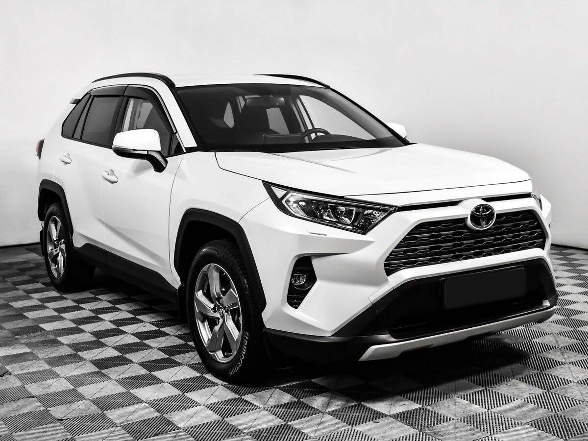 Toyota RAV4 2021 года с пробегом. Фото: #2