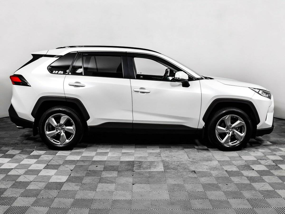 Toyota RAV4 2021 года с пробегом. Фото: #3