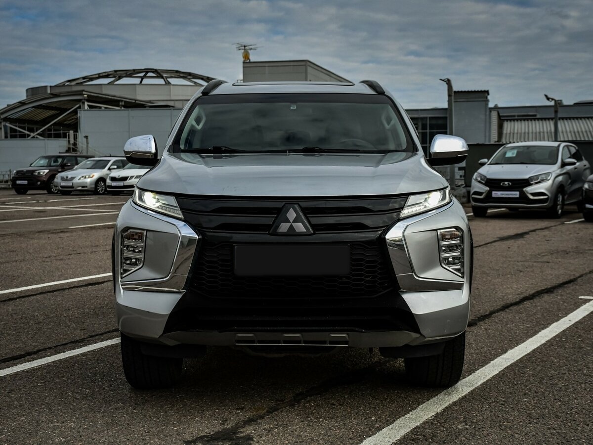 Mitsubishi Montero Sport 2022 года с пробегом. Фото: #1