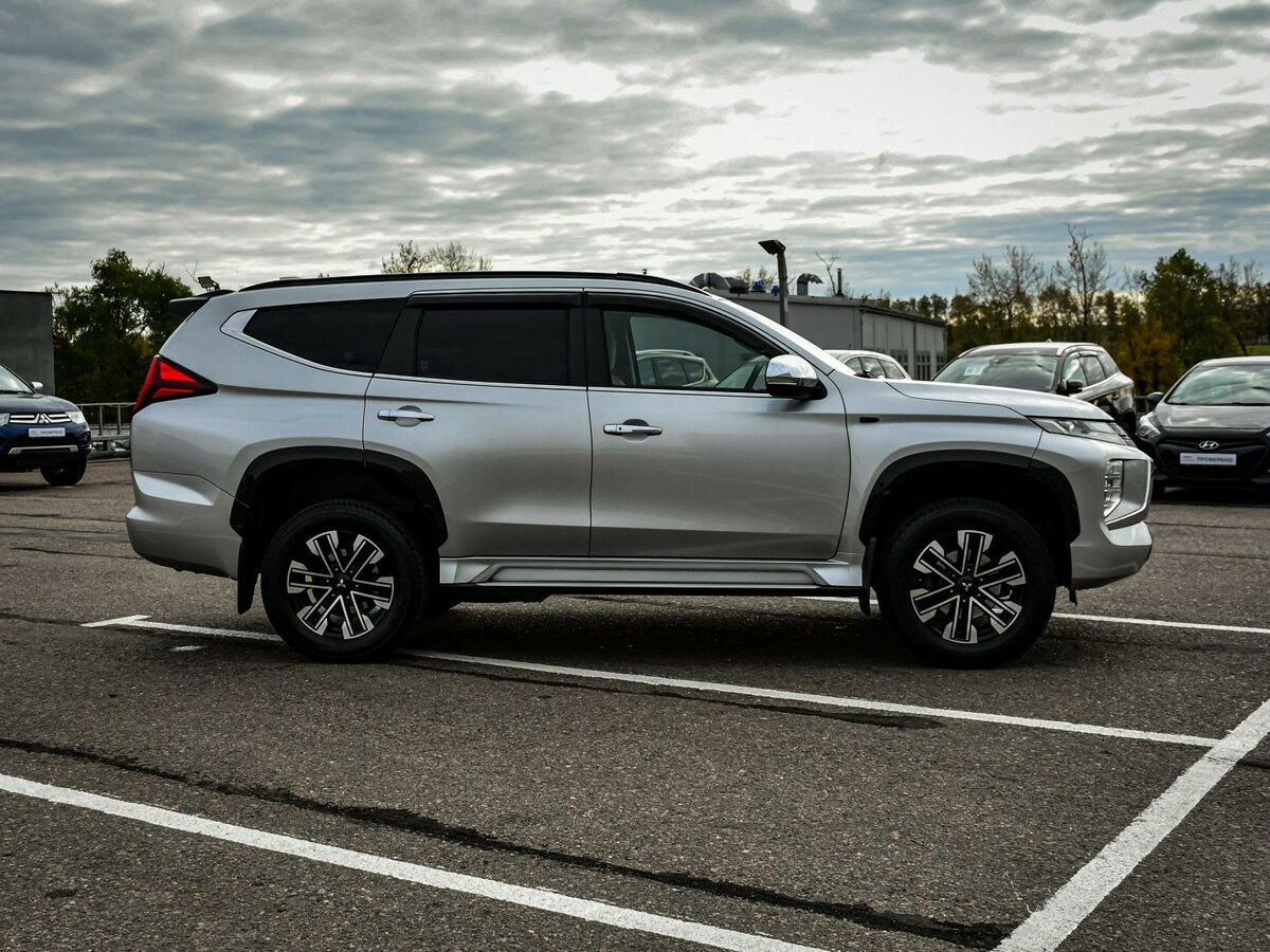 Mitsubishi Montero Sport 2022 года с пробегом. Фото: #3