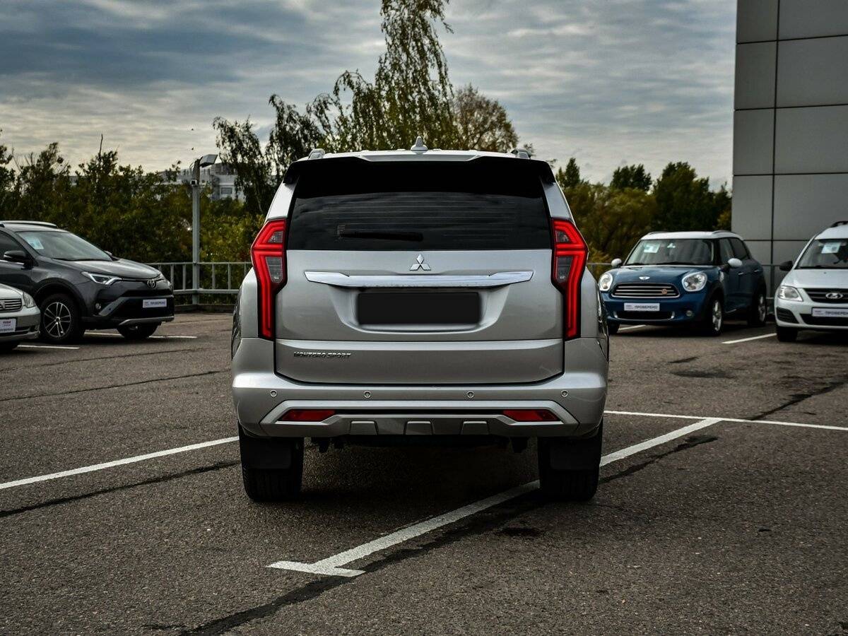 Mitsubishi Montero Sport 2022 года с пробегом. Фото: #5