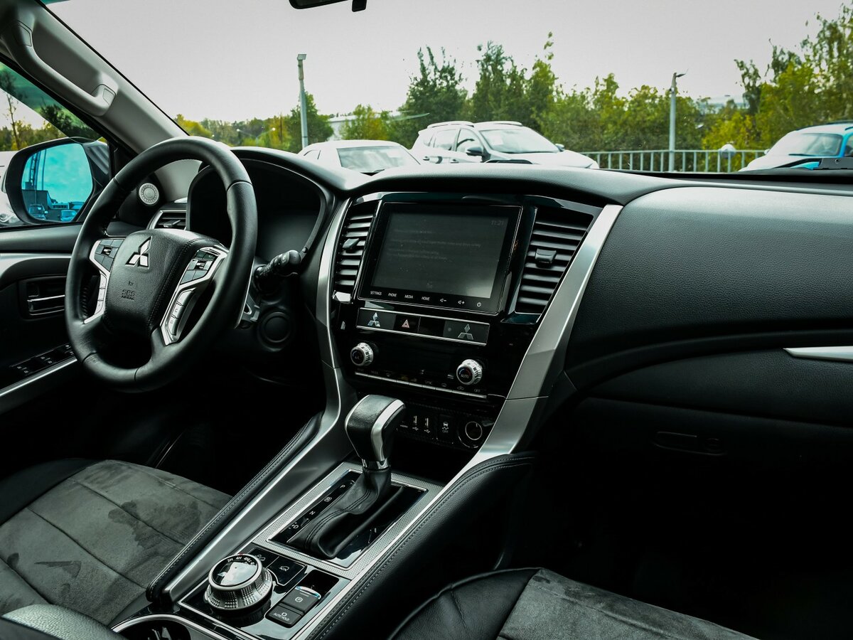 Mitsubishi Montero Sport 2022 года с пробегом. Фото: #8