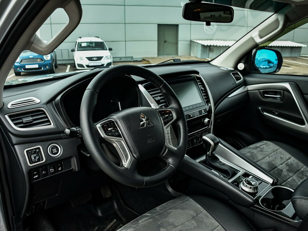 Mitsubishi Montero Sport 2022 года с пробегом. Фото: #10