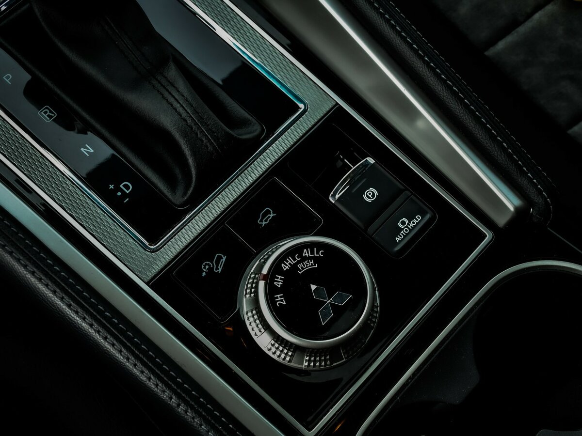 Mitsubishi Montero Sport 2022 года с пробегом. Фото: #15