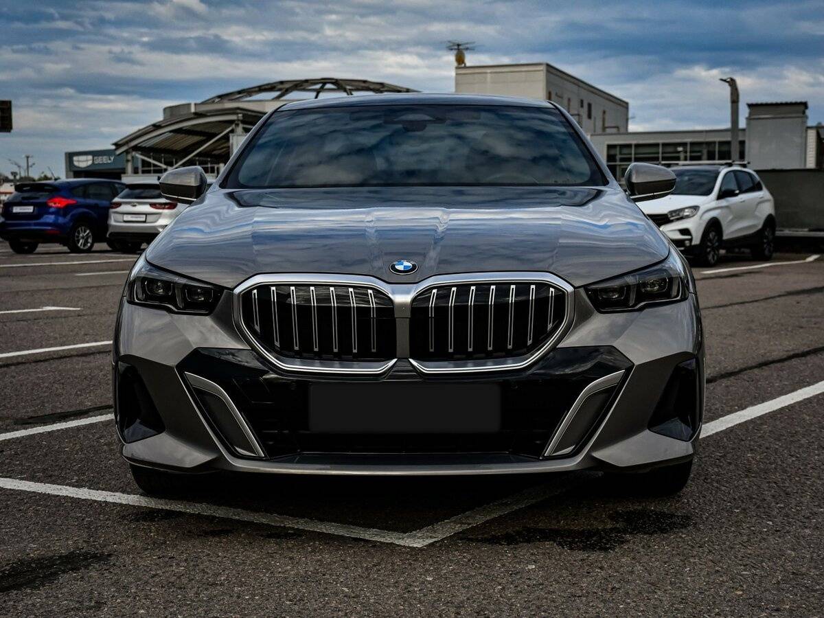 BMW 5 серии 2024 года с пробегом. Фото: #1