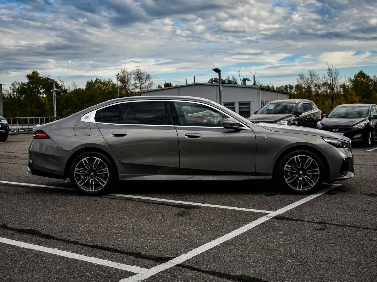 BMW 5 серии 2024 года с пробегом. Фото: #3