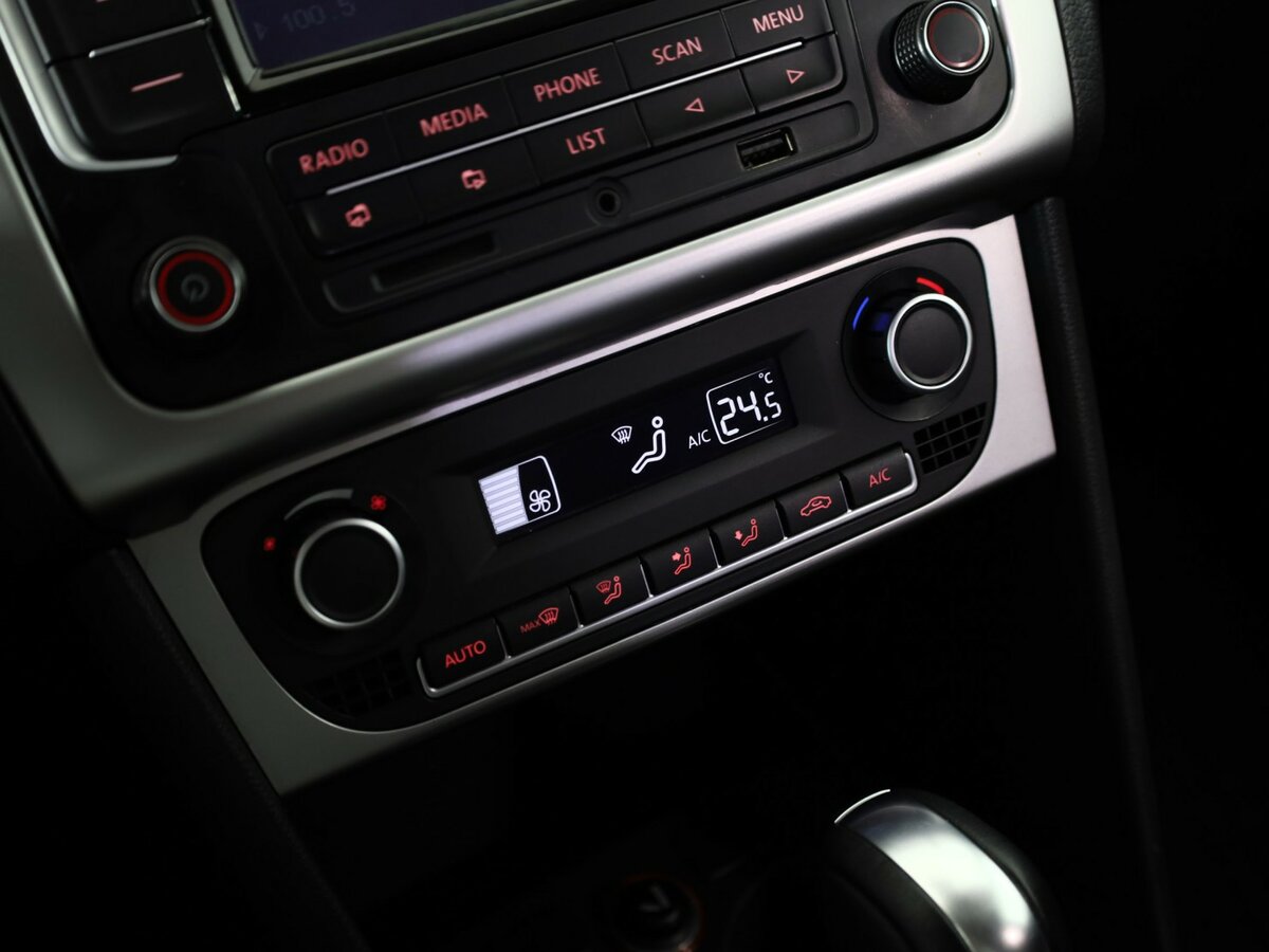 Б/У Фольксваген Поло 2015 года. Фото: #12