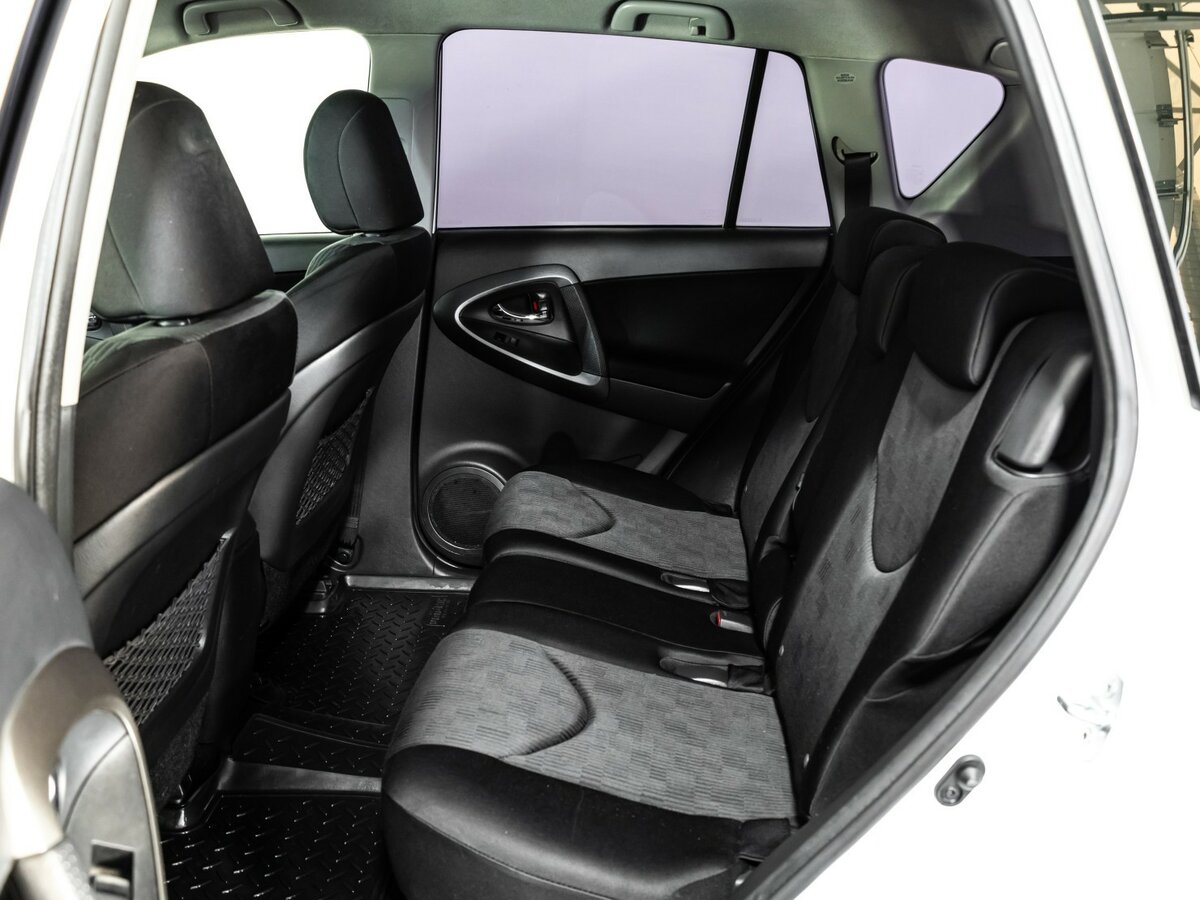 Toyota RAV4 2010 года с пробегом. Фото: #12