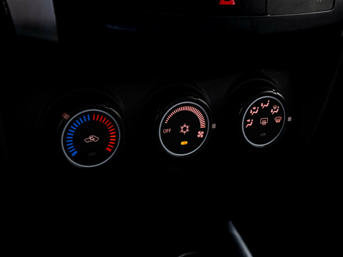 Б/У Митсубиши АС-Икс 2013 года. Фото: #11