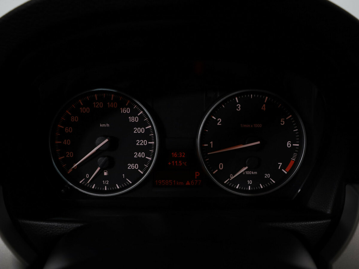 BMW 3 серии 2011 года с пробегом. Фото: #10