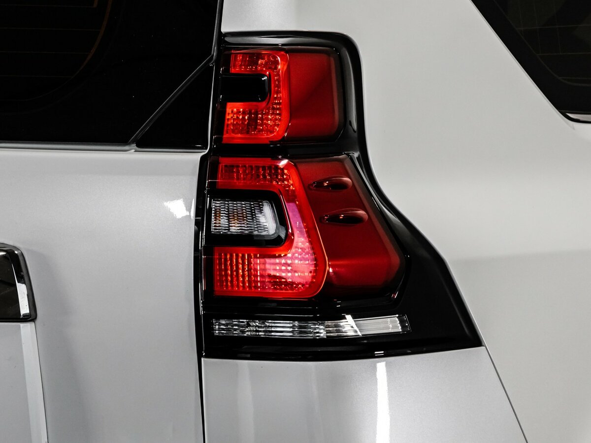 Toyota Land Cruiser Prado 2019 года с пробегом. Фото: #4