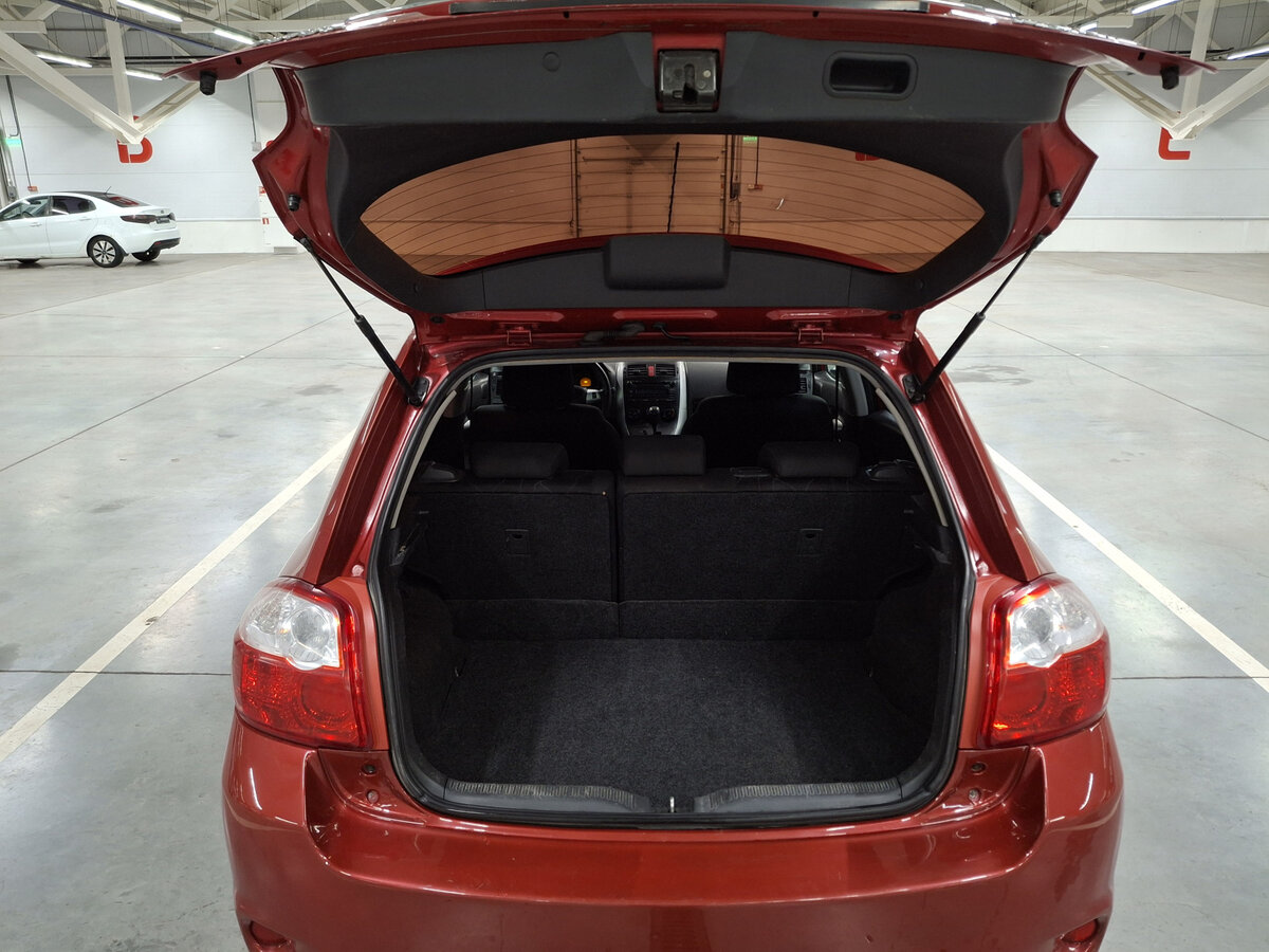 Toyota Auris 2010 года с пробегом. Фото: #9