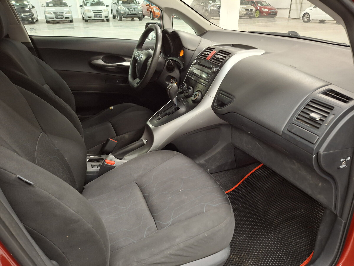 Toyota Auris 2010 года с пробегом. Фото: #10