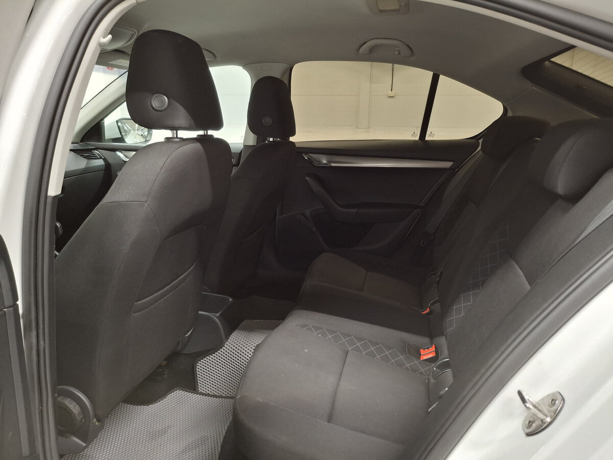 Б/У Шкода Октавия 2018 года. Фото: #11