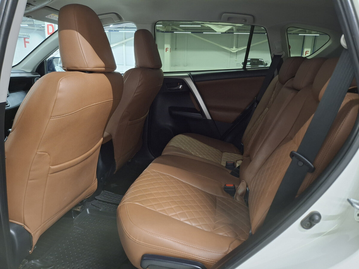 Toyota RAV4 2017 года с пробегом. Фото: #11