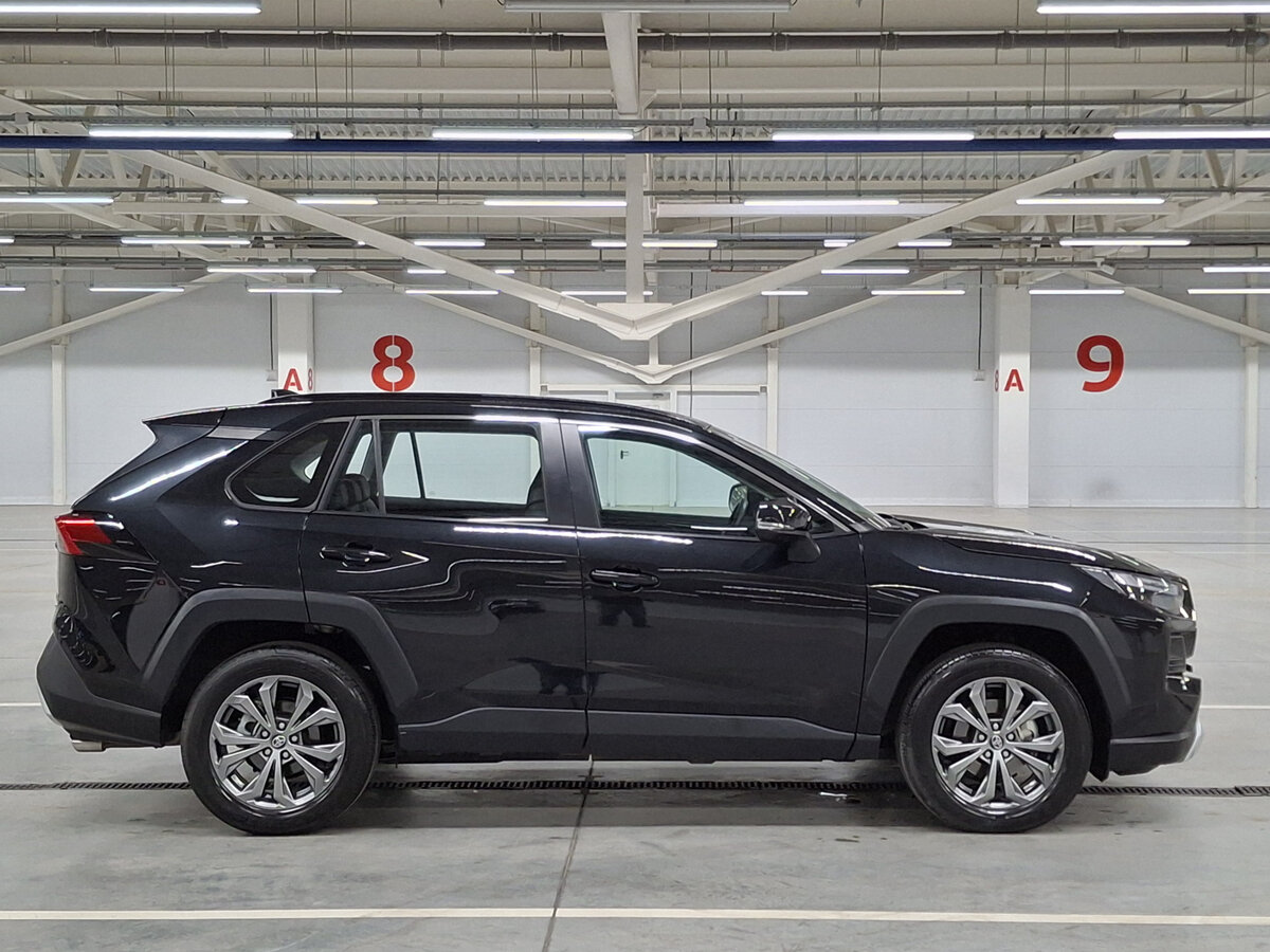 Toyota RAV4 2024 года с пробегом. Фото: #3