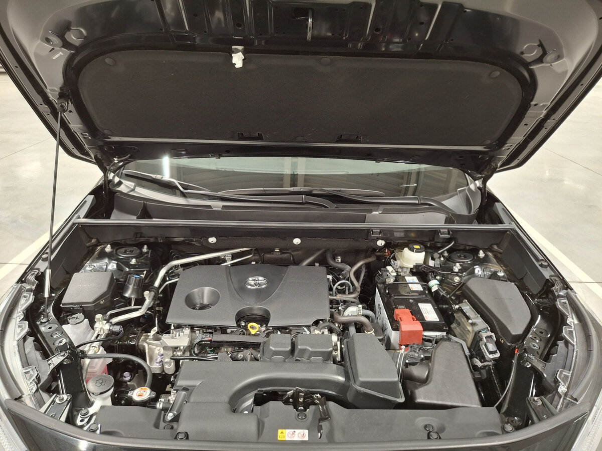 Toyota RAV4 2024 года с пробегом. Фото: #8