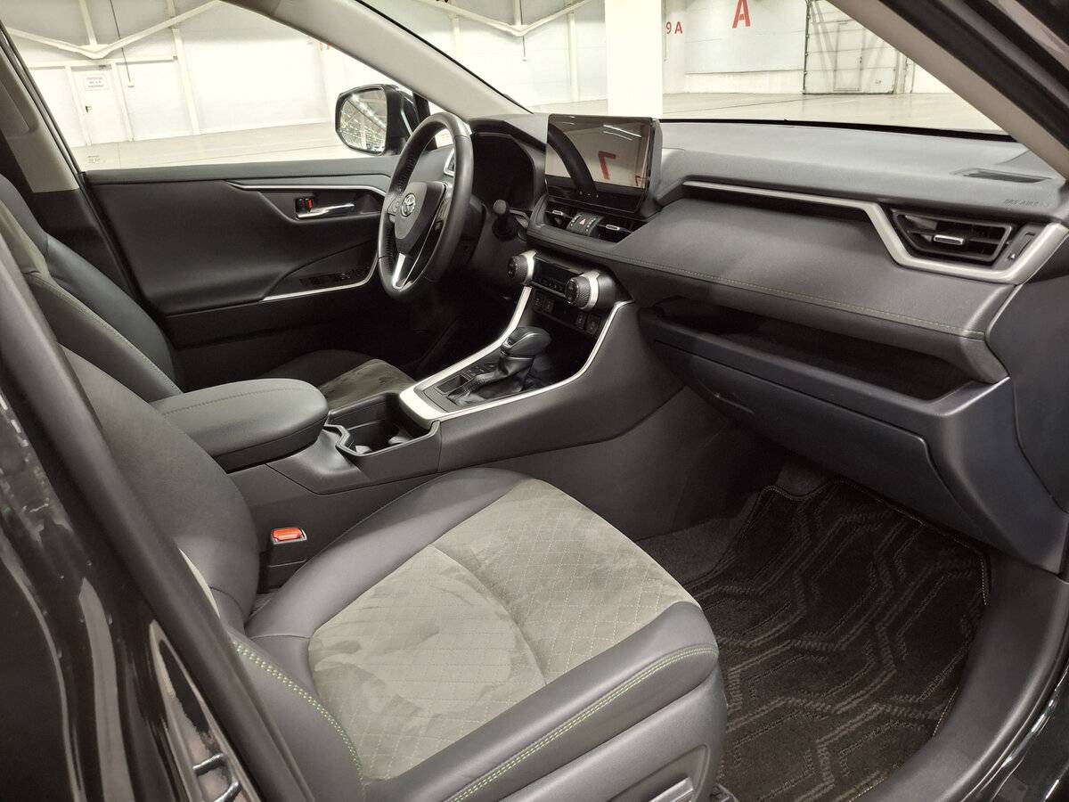 Toyota RAV4 2024 года с пробегом. Фото: #10