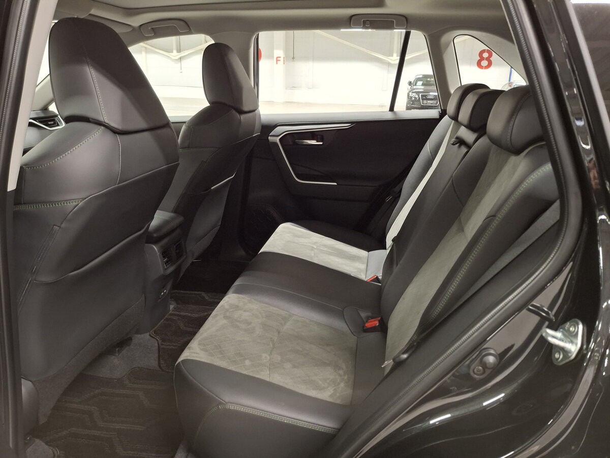 Toyota RAV4 2024 года с пробегом. Фото: #11