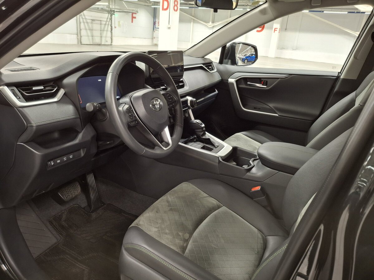 Toyota RAV4 2024 года с пробегом. Фото: #15