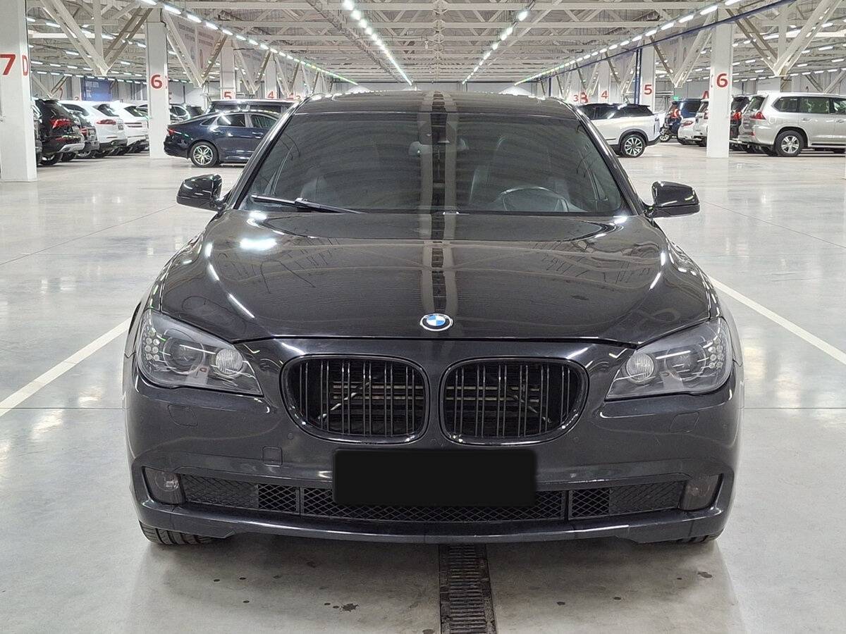 BMW 7 серии 2012 года с пробегом. Фото: #1