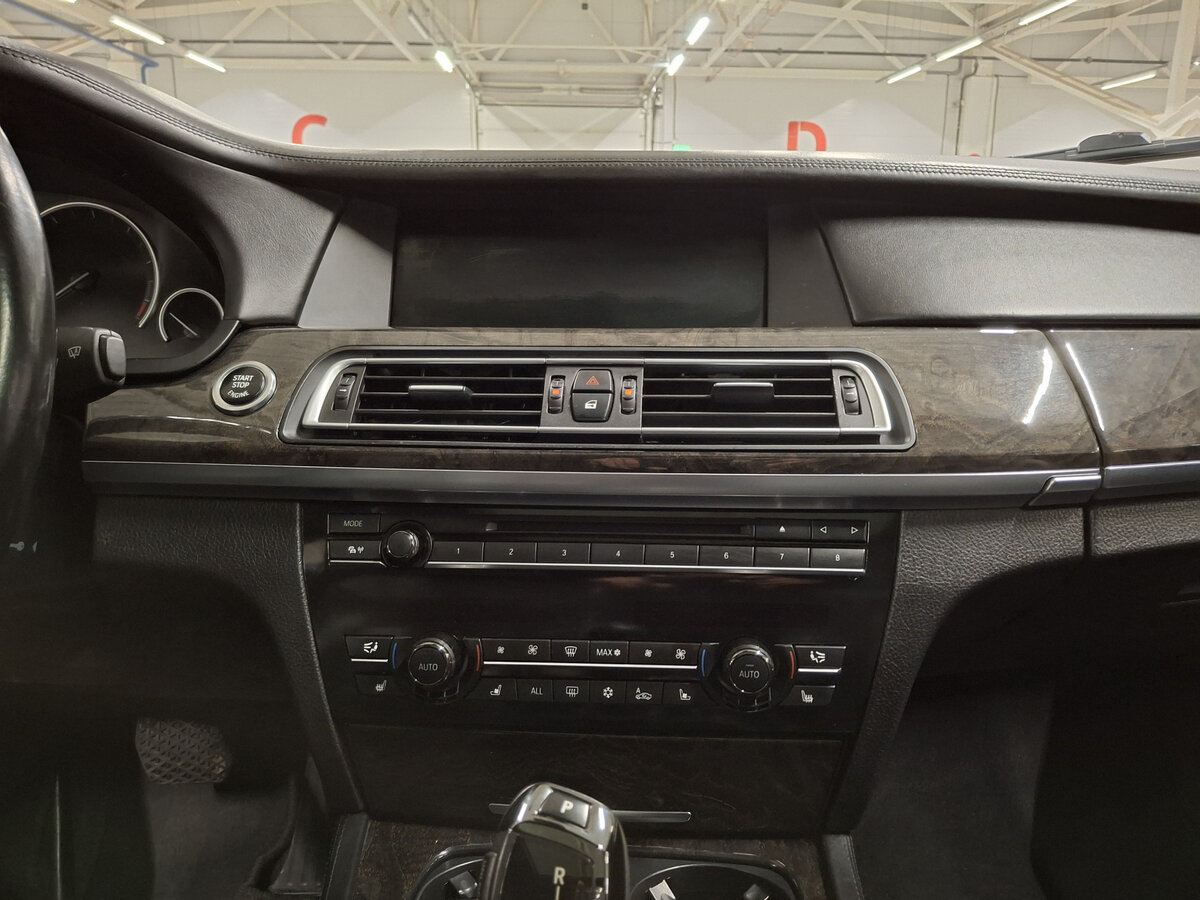 BMW 7 серии 2012 года с пробегом. Фото: #14