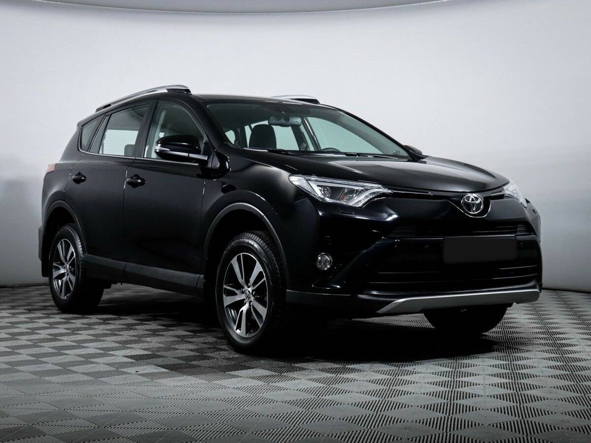 Toyota RAV4 2018 года с пробегом. Фото: #2