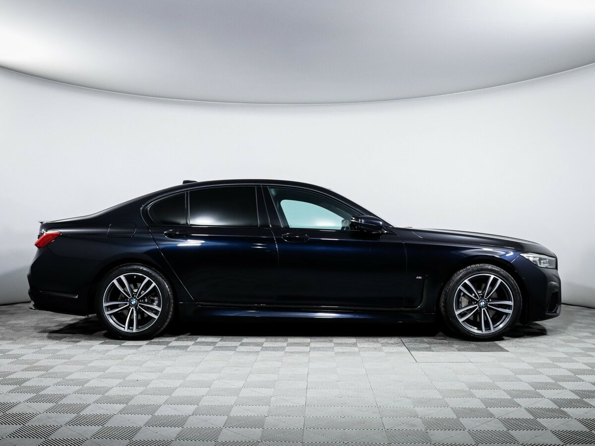 BMW 7 серии 2021 года с пробегом. Фото: #3