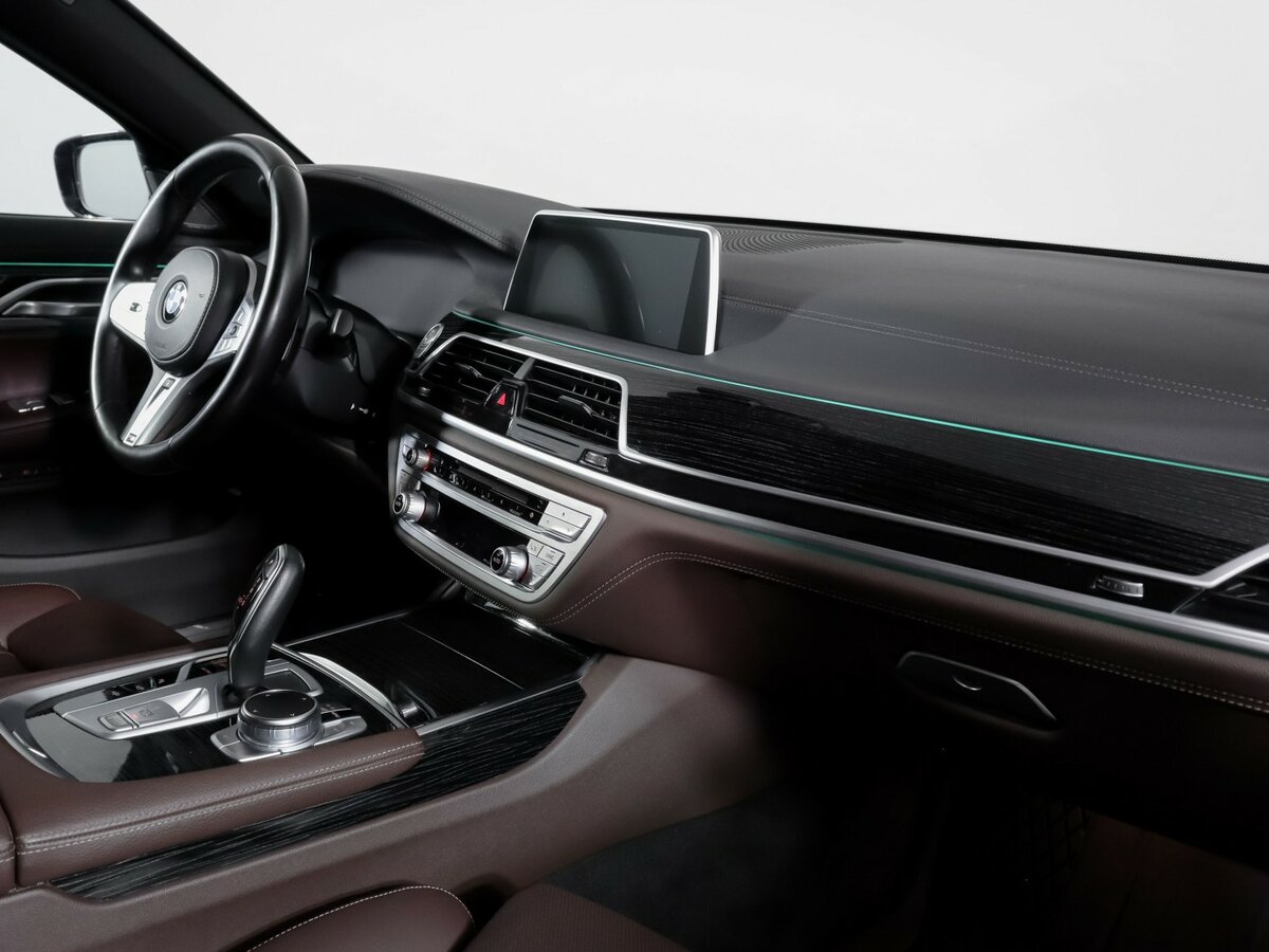 BMW 7 серии 2021 года с пробегом. Фото: #8