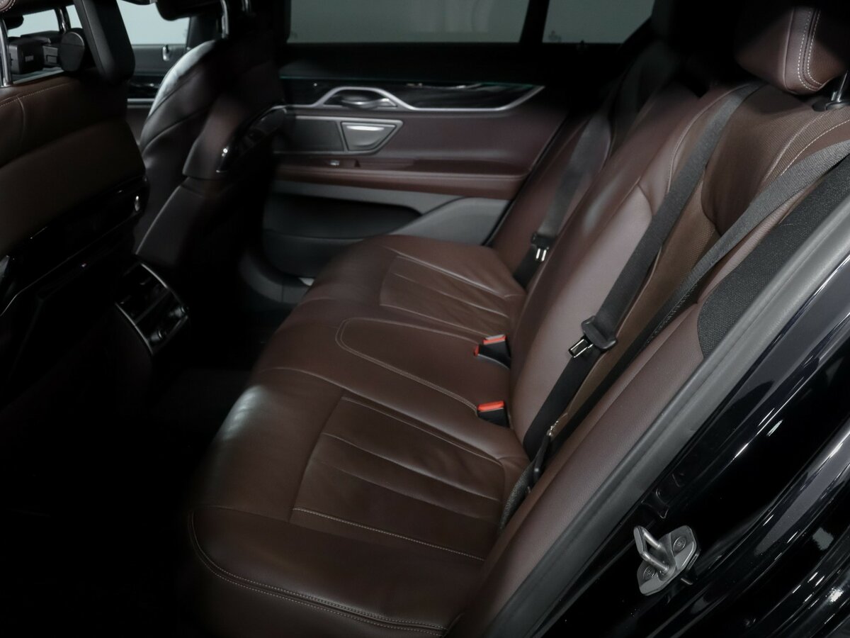 BMW 7 серии 2021 года с пробегом. Фото: #9