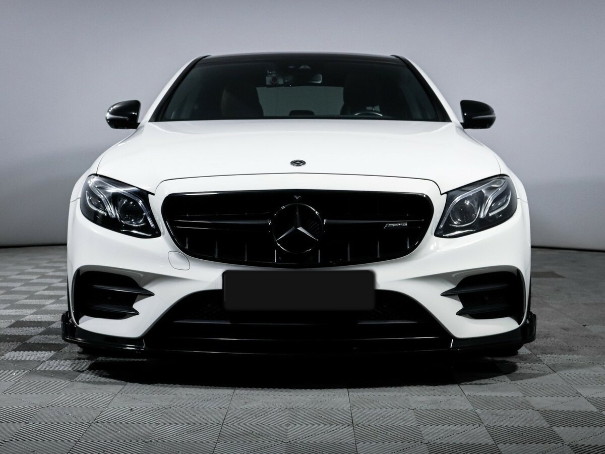 Mercedes-Benz E-Класс AMG 2017 года с пробегом. Фото: #1