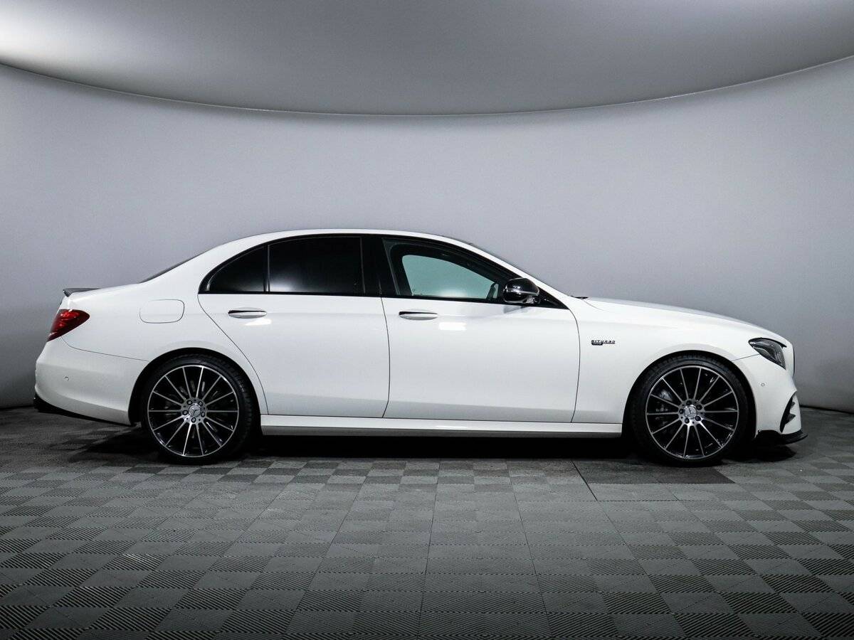 Mercedes-Benz E-Класс AMG 2017 года с пробегом. Фото: #3